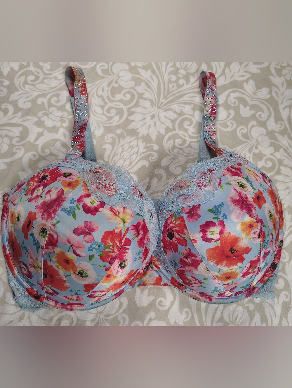 Victoria's Secret Bombshell  Push-Up Bra in the limited-edition 36DDD